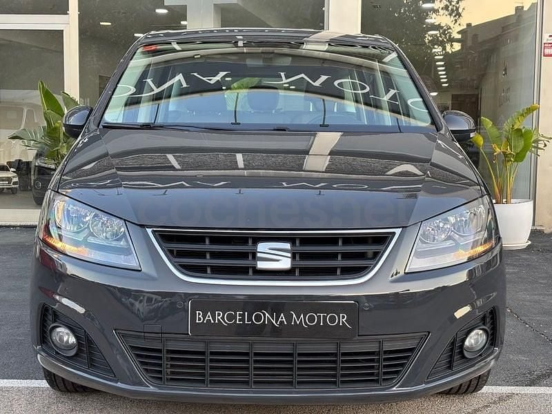 Usado Seat Alhambra Reference 150 CV (110 kW) 2017 Gris / plata Monovolumen