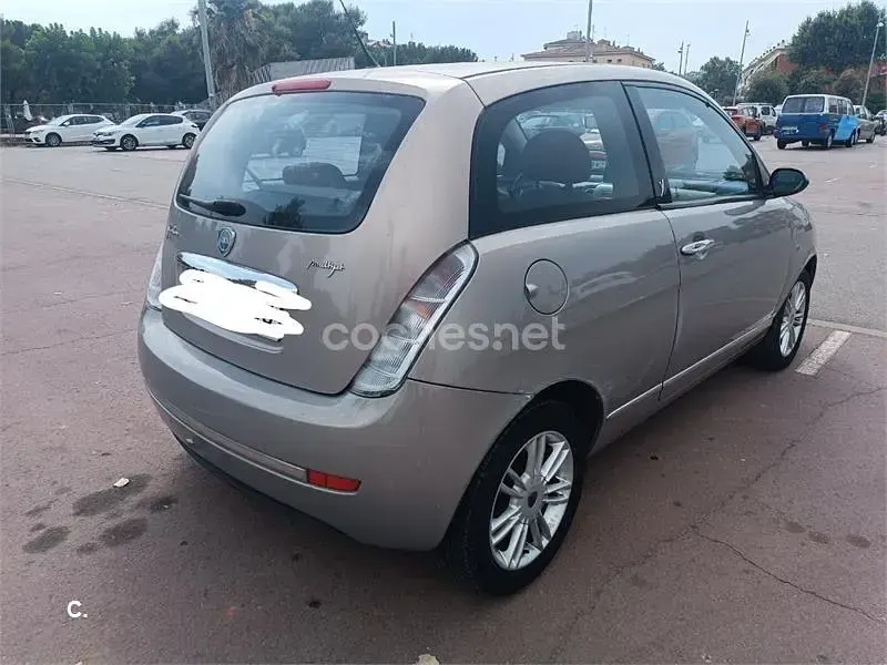 Usado Lancia Ypsilon 90 CV (66 kW) 2008 Gris / plata Utilitario