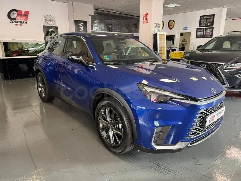 Usado Lexus LBX 136 CV (100 kW) 2025 Azul SUV