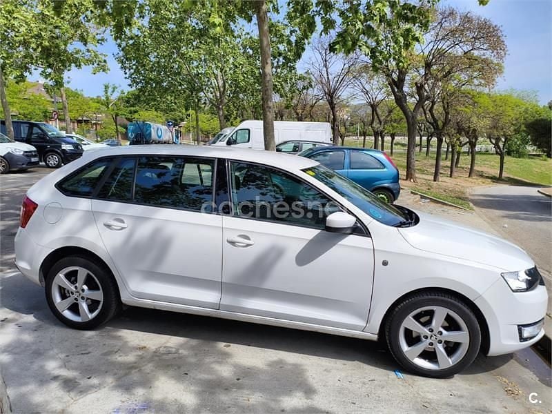 Usado Skoda Rapid Active 86 CV (63 kW) 2014 Blanco Utilitario