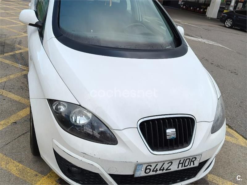 Usado Seat Altea Style 105 CV (77 kW) 2011 Blanco Monovolumen