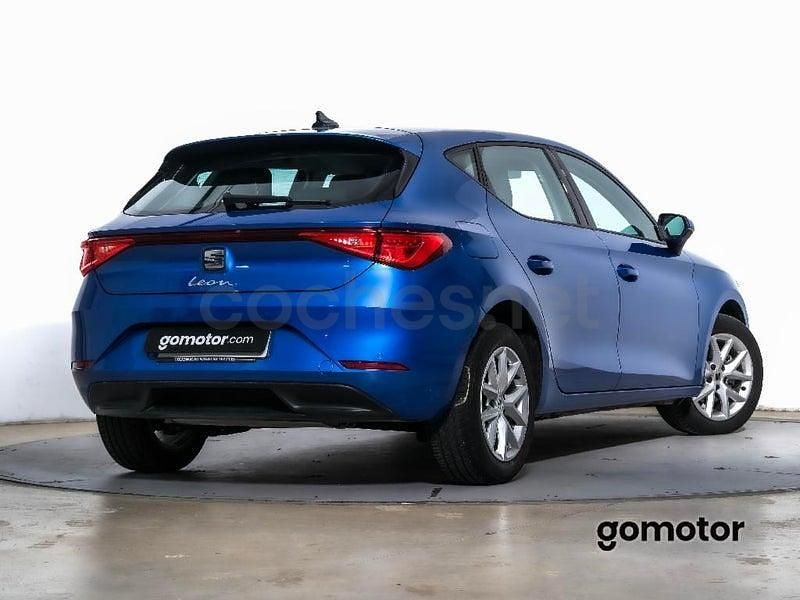 Usado Seat Leon Style 110 CV (80 kW) 2024 Azul Familiar