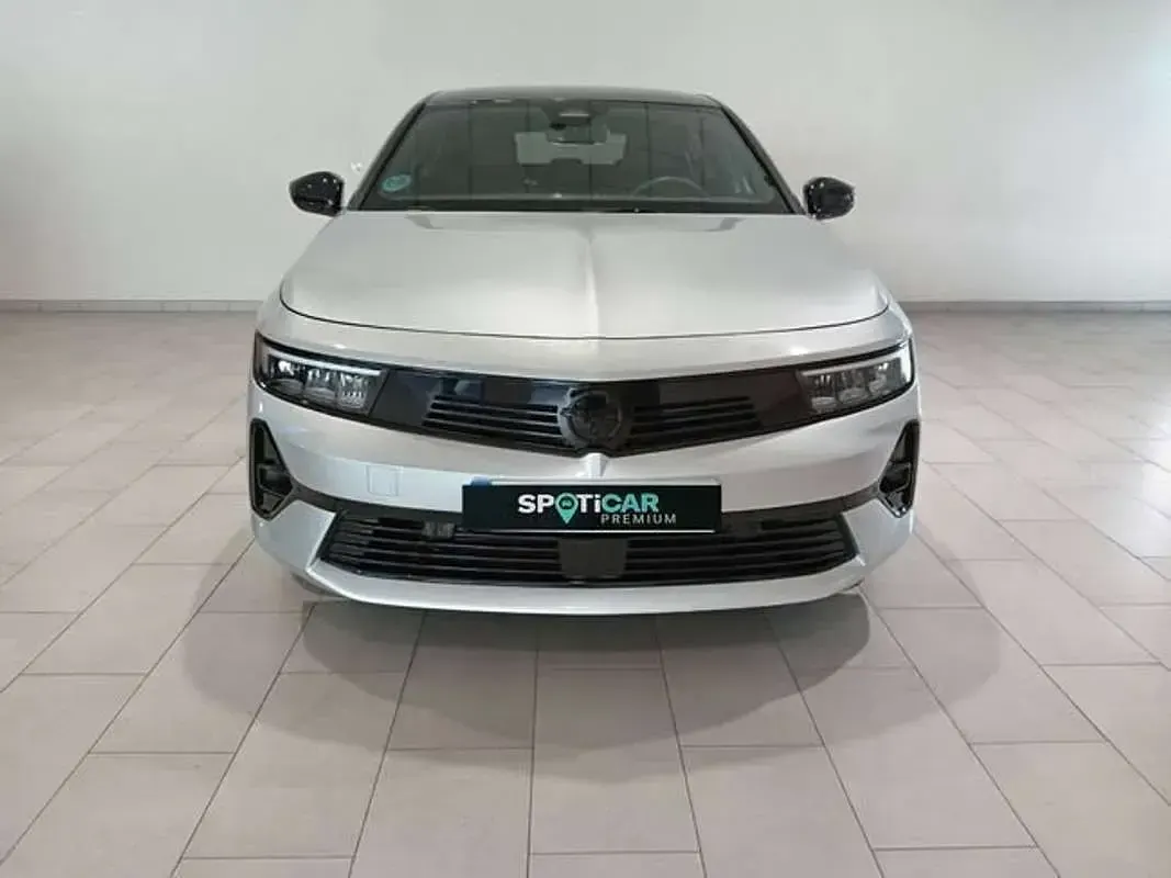 Usado Opel Astra 131 CV (96 kW) 2025 Plateado Utilitario