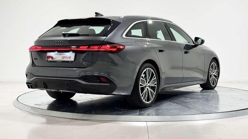 Usado Audi A5 204 CV (150 kW) 2024 Gris Familiar