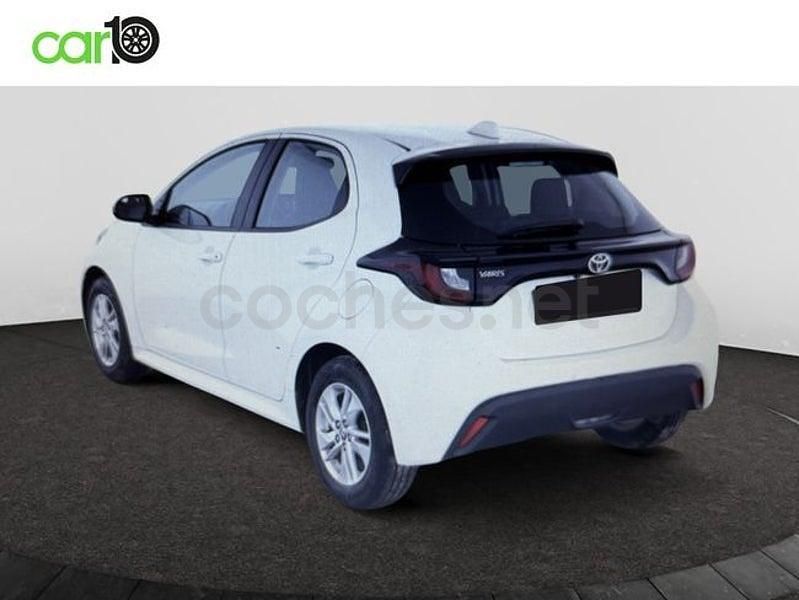 Usado Toyota Yaris Hybrid Business Edition 116 CV (85 kW) 2022 Blanco Berlina