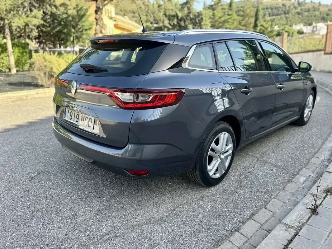 Usado Renault Mégane GrandTour Bose Edition 110 CV (80 kW) 2017 Gris Familiar