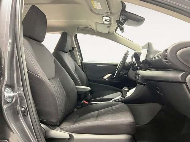 Usado Toyota Yaris Hybrid Active 116 CV (85 kW) 2025 Gris / plata Berlina