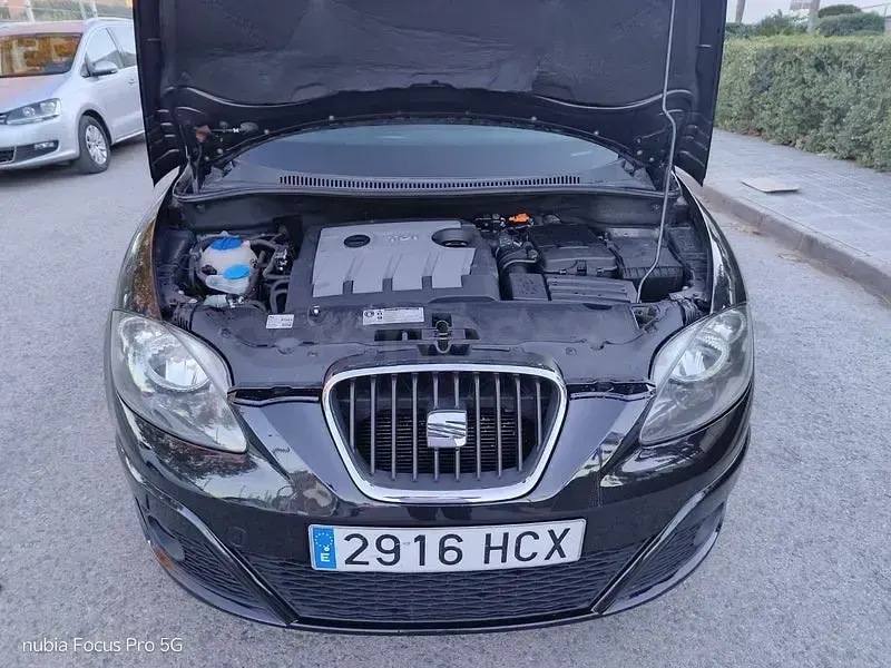 Usado Seat Altea XL Style 105 CV (77 kW) 2011 Negro Monovolumen
