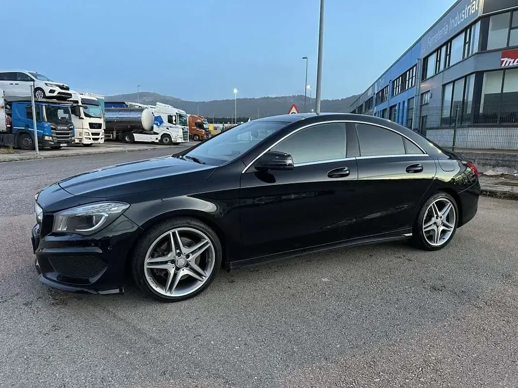 Usado Mercedes CLA220 AMG line 177 CV (130 kW) 2015 Negro Berlina