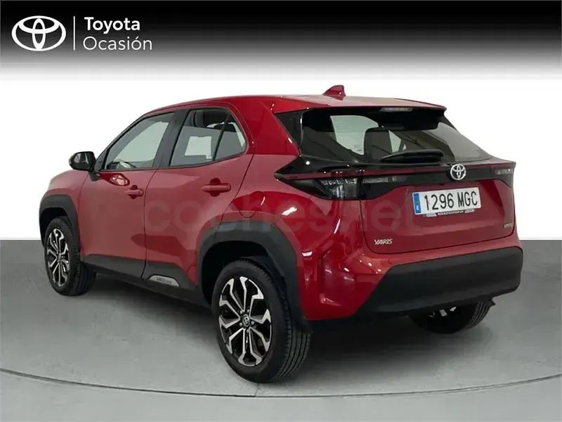 Usado Toyota Yaris Cross Active 116 CV (85 kW) 2023 Rojo SUV