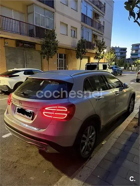 Usado Mercedes GLA250 Style 211 CV (155 kW) 2015 Gris / plata SUV