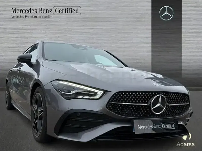 Usado Mercedes CLA200 150 CV (110 kW) 2024 Gris montaña Coupe