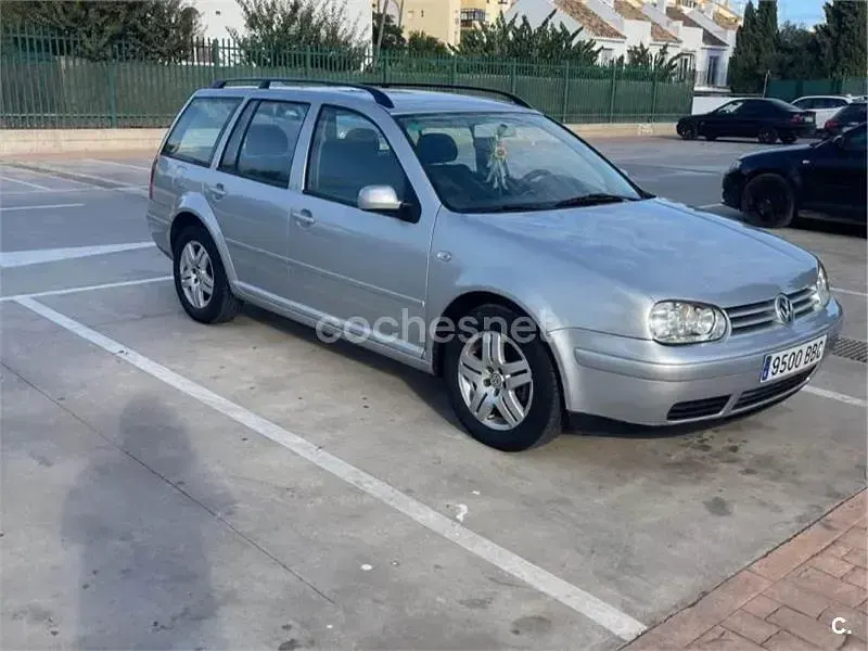 Usado VW Golf IV Highline 100 CV (73 kW) 2000 Gris / plata Familiar