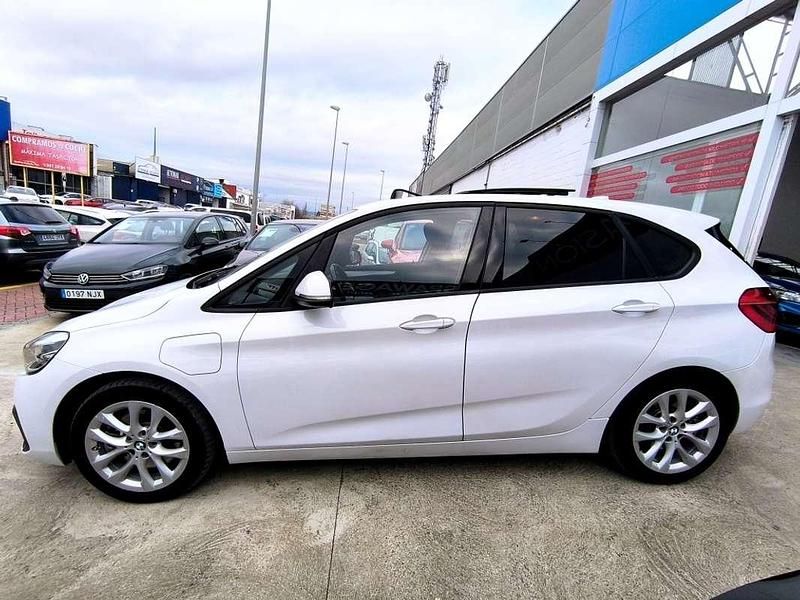 Usado BMW 225 Active Tourer iPerformance 224 CV (164 kW) 2021 Blanco Monovolumen