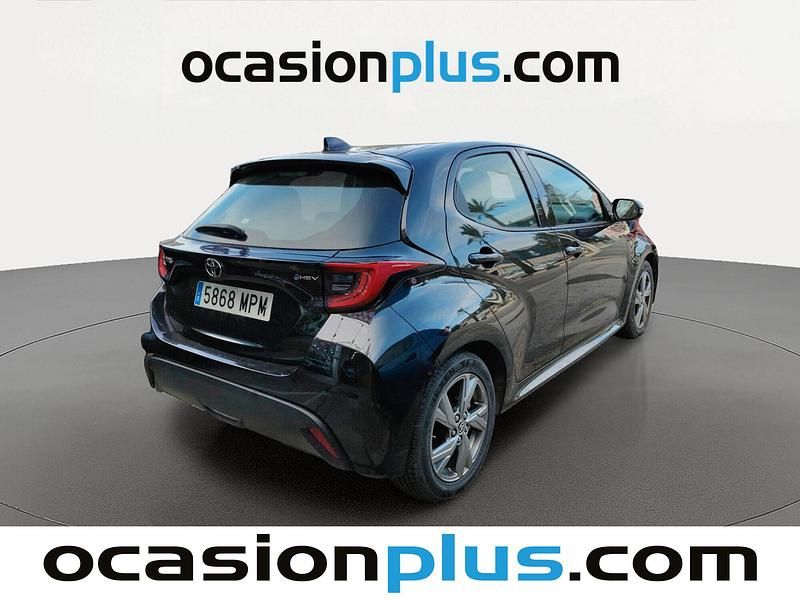 Usado Toyota Yaris Hybrid Active 116 CV (85 kW) 2024 Negro Berlina