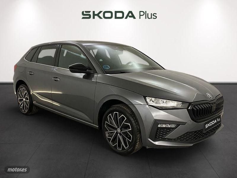 Gris / plateado Usado 2024 Skoda Scala Utilitario | 22.490 € (Precio justo) - Imagen 1/4