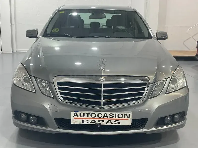 Usado Mercedes E220 Avantgarde 170 CV (125 kW) 2010 Gris / plata Berlina