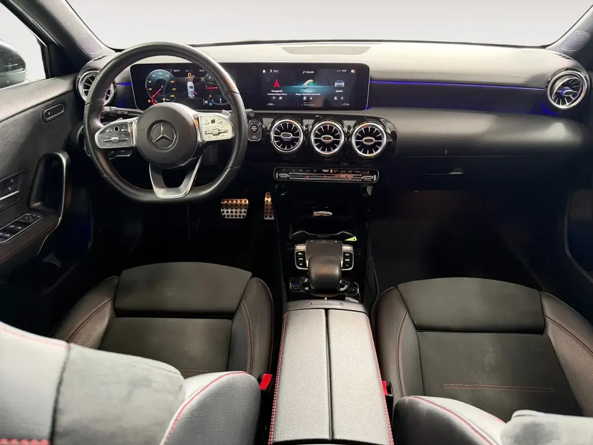 Usado Mercedes A180 115 CV (84 kW) 2019 Gris/plata