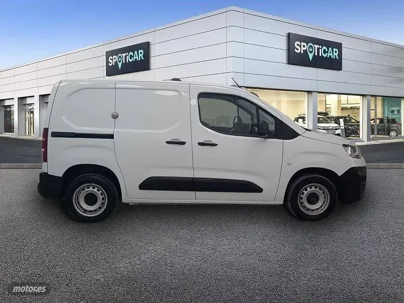 Usado Citroën Berlingo 102 CV (75 kW) 2022 Blanco Monovolumen