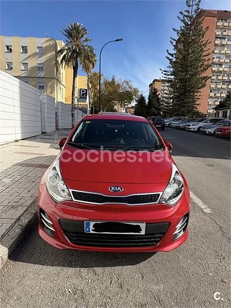 Rojo Usado 2015 Kia Rio Berlina | 9400 € (Precio justo) - Imagen 1/4