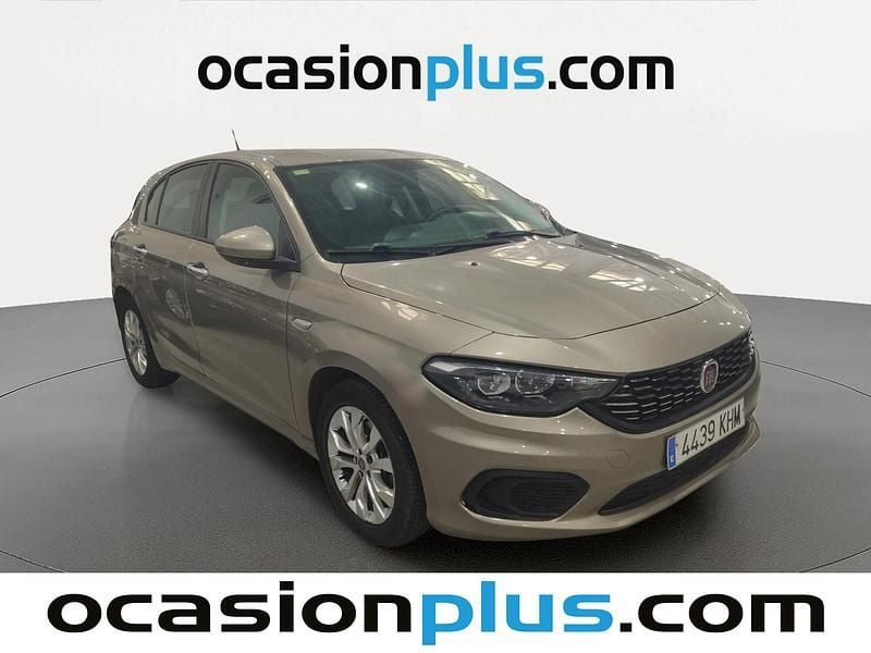 Usado Fiat Tipo Easy 95 CV (69 kW) 2018 Beige