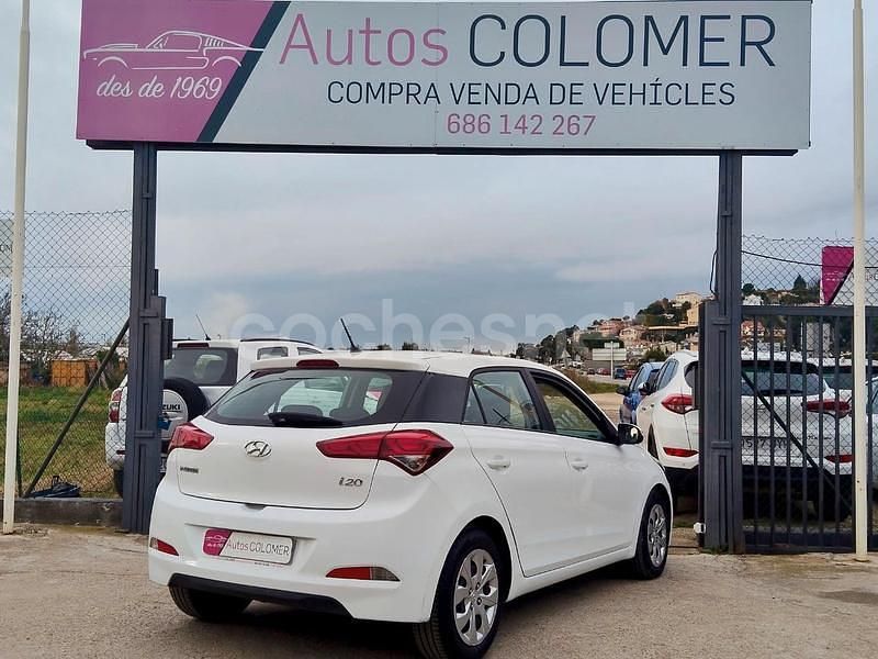 Usado Hyundai i20 90 CV (66 kW) 2015 Blanco Berlina