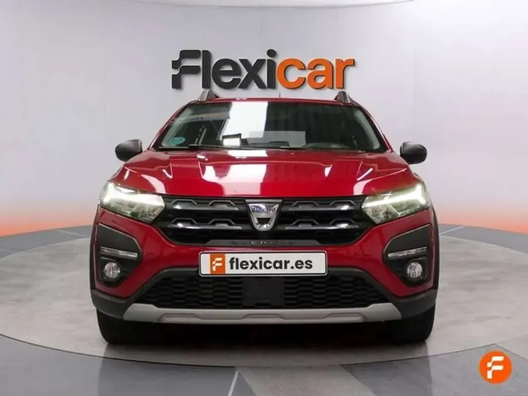 Usado Dacia Sandero Comfort 91 CV (66 kW) 2022 Burdeos Utilitario