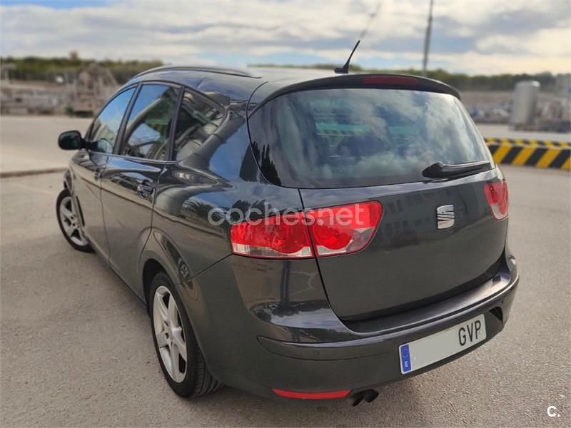 Usado Seat Altea XL Sport 170 CV (125 kW) 2010 Gris / plata Monovolumen