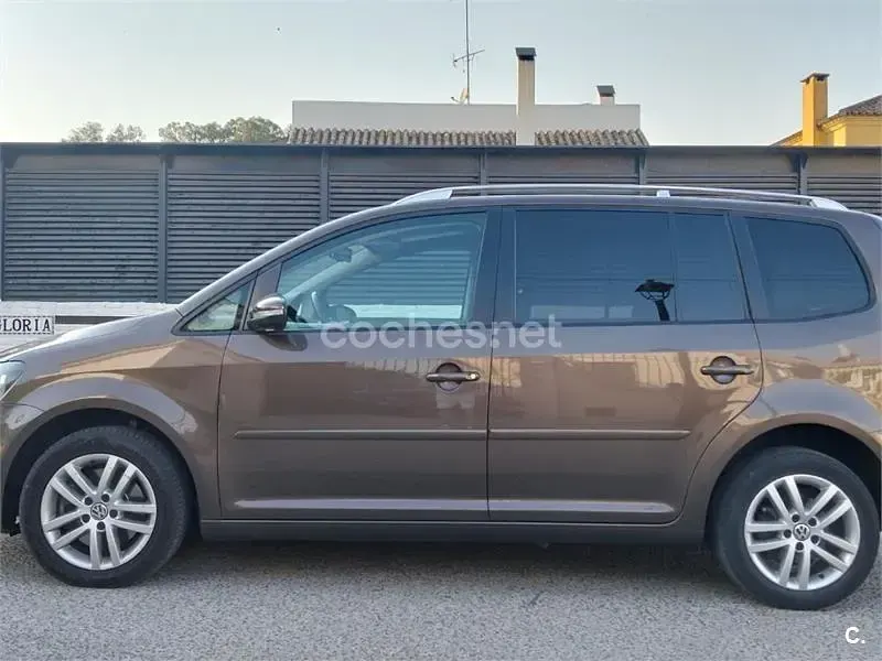 Usado VW Touran Sport 140 CV (102 kW) 2011 Marrón Monovolumen