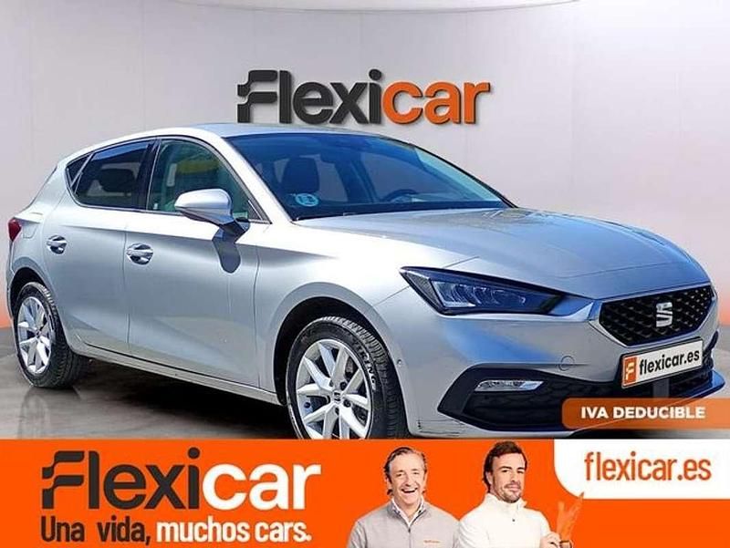 Usado Seat Leon Style 131 CV (96 kW) 2023 Gris Utilitario
