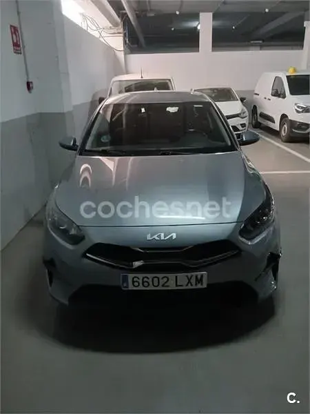Usado Kia Ceed 136 CV (100 kW) 2022 Gris / plata Utilitario