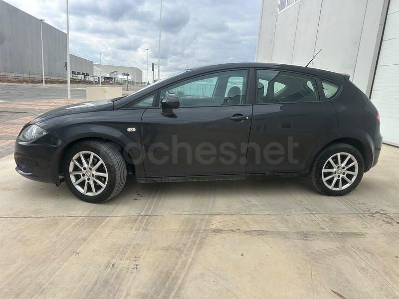 Usado Seat Leon Reference 105 CV (77 kW) 2011 Negro Utilitario
