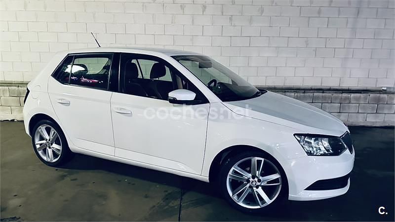 Blanco Usado 2015 Skoda Fabia Ambition Berlina | 7400 € (Precio justo) - Imagen 1/4