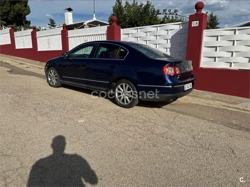 Usado VW Passat Sportline 170 CV (125 kW) 2007 Azul Berlina
