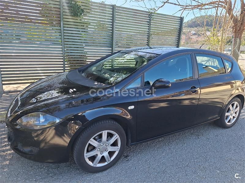 Usado Seat Leon Stylance 102 CV (75 kW) 2007 Negro Utilitario