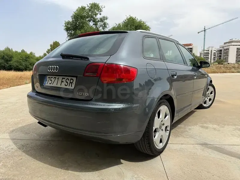 Usado Audi A3 Ambition 105 CV (77 kW) 2007 Gris / plata Utilitario