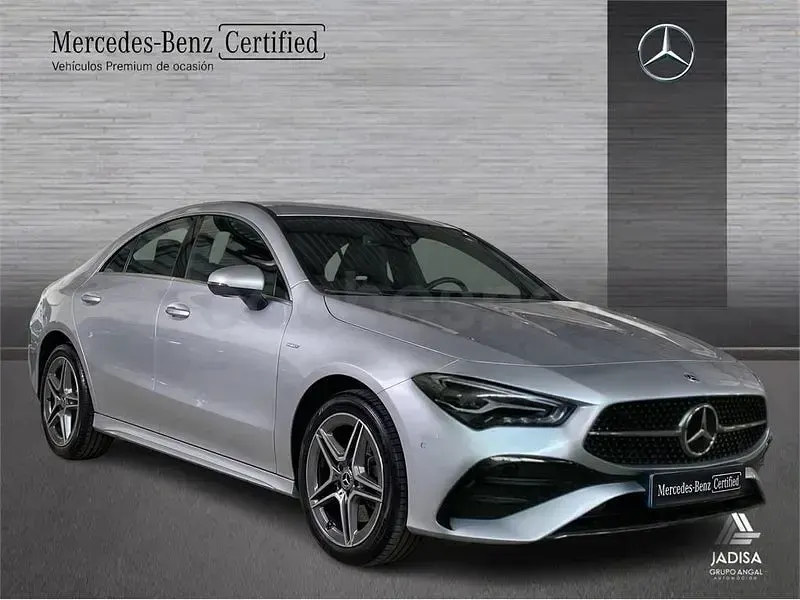 Usado Mercedes CLA250e AMG line 218 CV (160 kW) 2025 Gris / plata Coupe