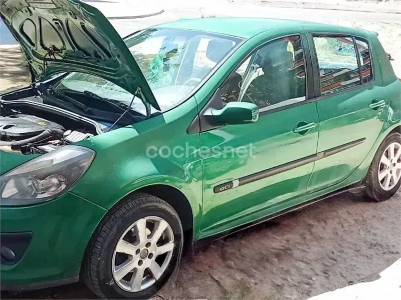 Usado Renault Clio II 85 CV (62 kW) 2006 Verde Berlina