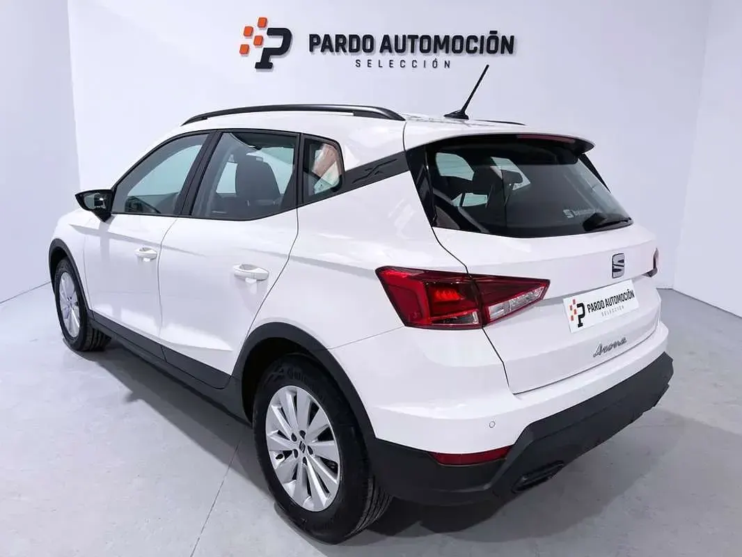 Usado Seat Arona Style 110 CV (80 kW) 2023 Blanco SUV