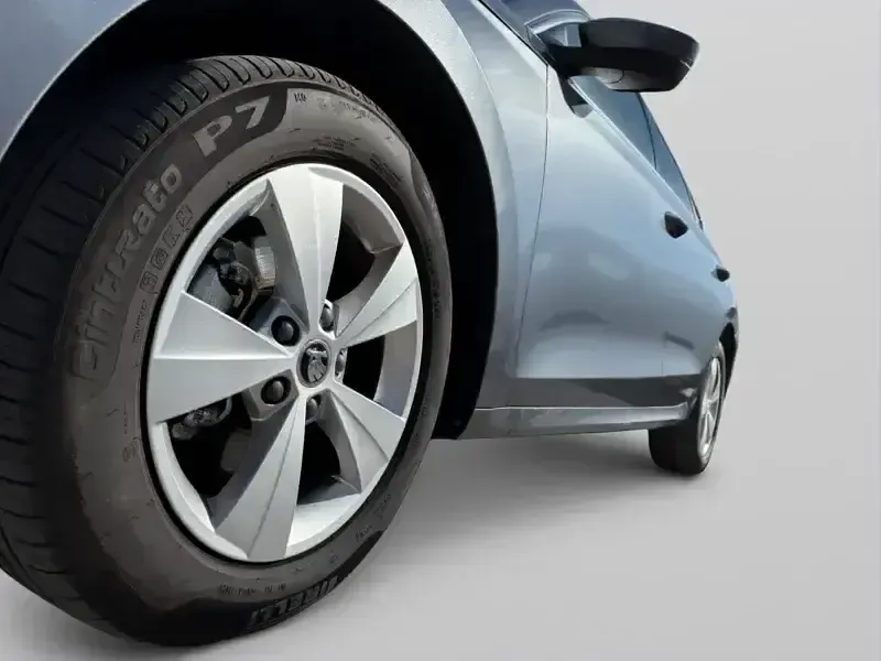 Usado Skoda Octavia Ambition 150 CV (110 kW) 2022 Gris / plata