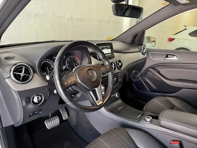 Usado Mercedes B180 109 CV (80 kW) 2014 Blanco Monovolumen