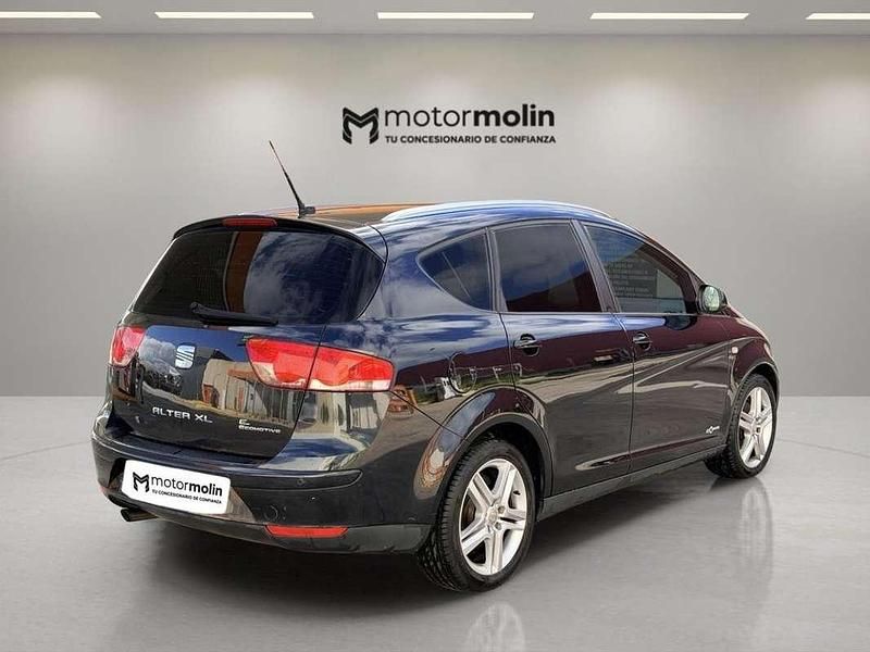Usado Seat Altea XL Style 105 CV (77 kW) 2012 Negro Monovolumen