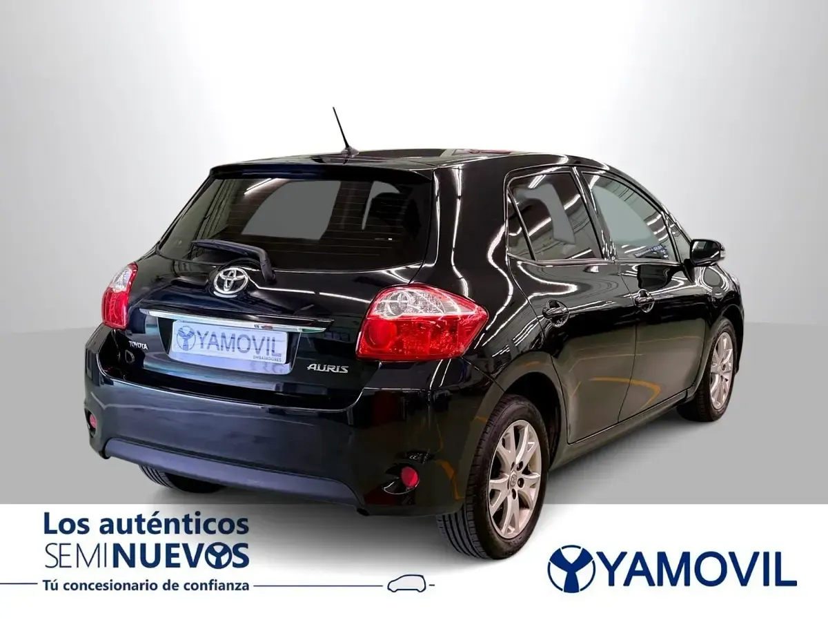 Usado Toyota Auris Edition 132 CV (97 kW) 2011 Negro Utilitario
