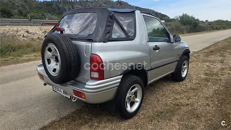 Usado Suzuki Grand Vitara 128 CV (94 kW) 2002 Gris / plata SUV
