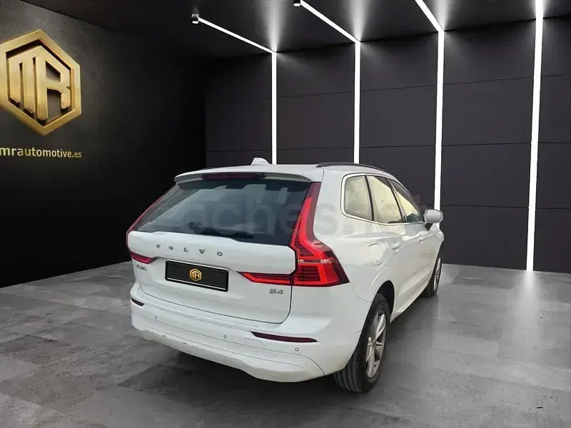 Usado Volvo XC60 Momentum 197 CV (144 kW) 2021 Blanco SUV