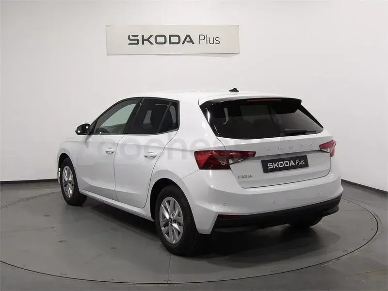 Usado Skoda Fabia Selection 95 CV (69 kW) 2025 Blanco Utilitario