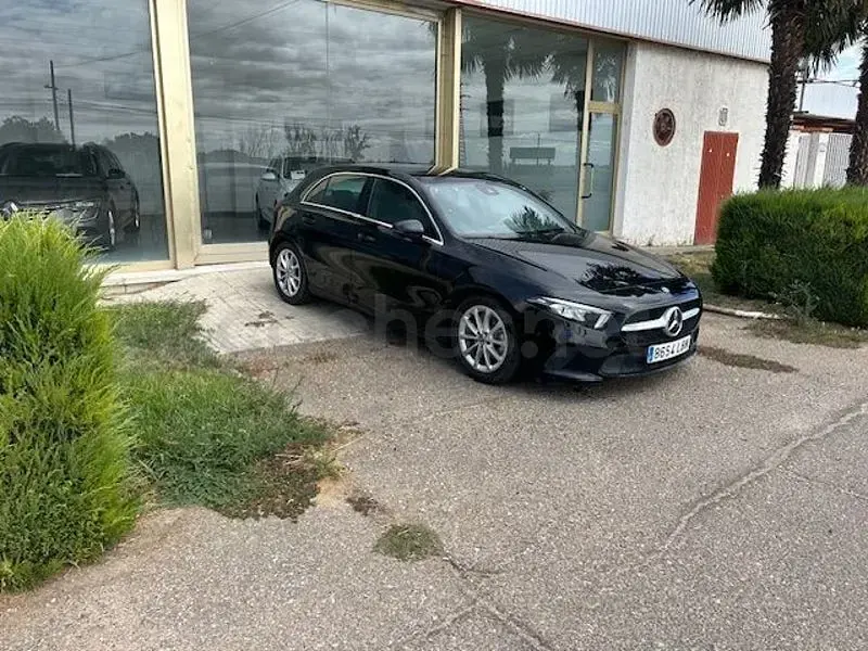 Usado Mercedes A180 116 CV (85 kW) 2020 Negro Berlina