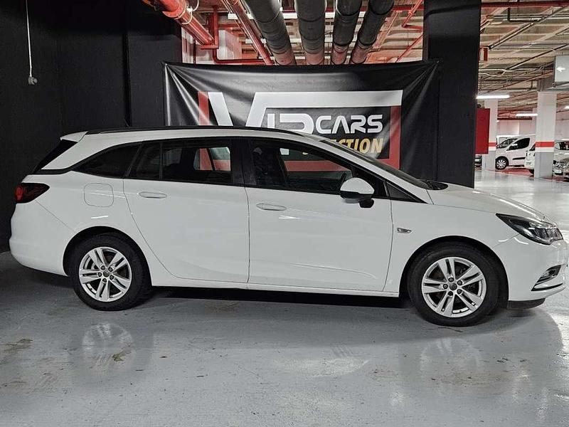 Usado Opel Astra Selective 110 CV (80 kW) 2019 Blanco Familiar