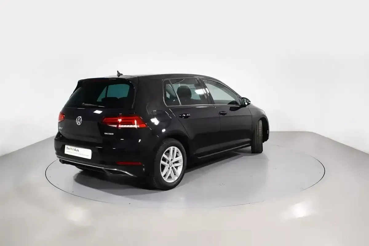 Usado VW Golf VII Advance 150 CV (110 kW) 2018 Negro