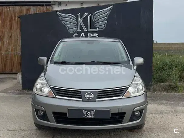 Usado Nissan Tiida Acenta 126 CV (92 kW) 2009 Gris / plata Berlina